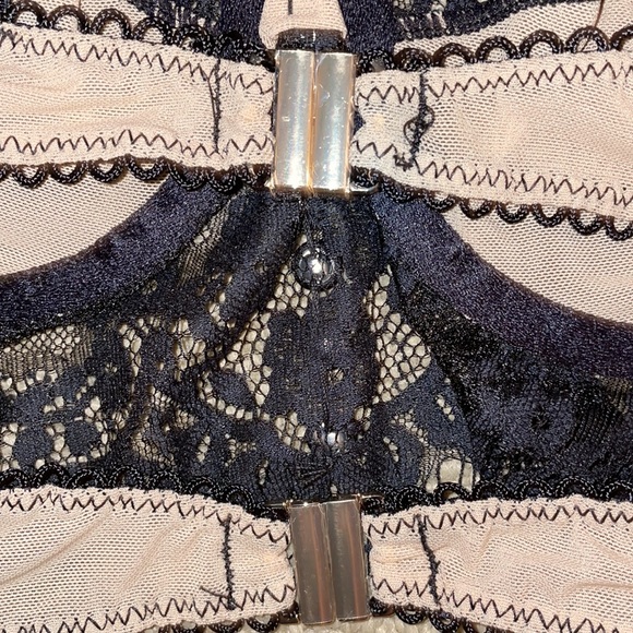 Black lace bralette - Picture 7 of 9